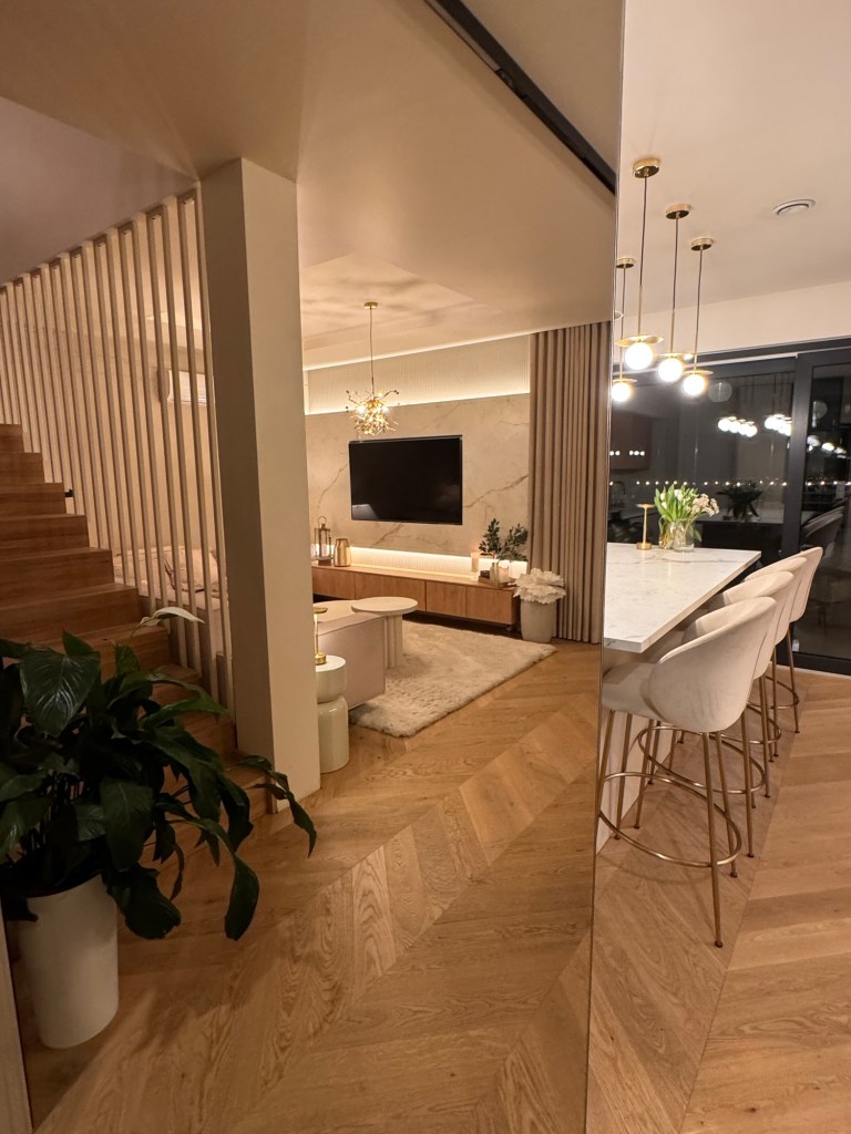 Salon w lustrzanym odbiciu